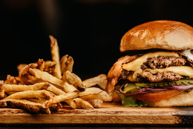 Westernburger / Pommes