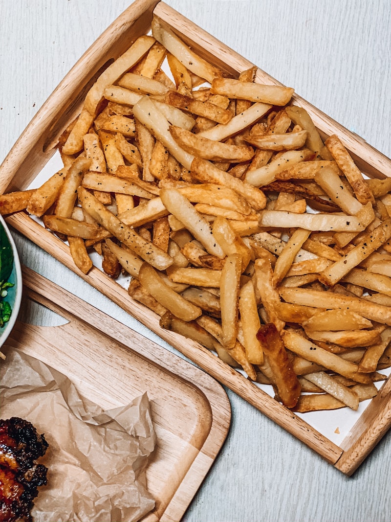 Wilde Kartoffeln mit Knoblauchdip