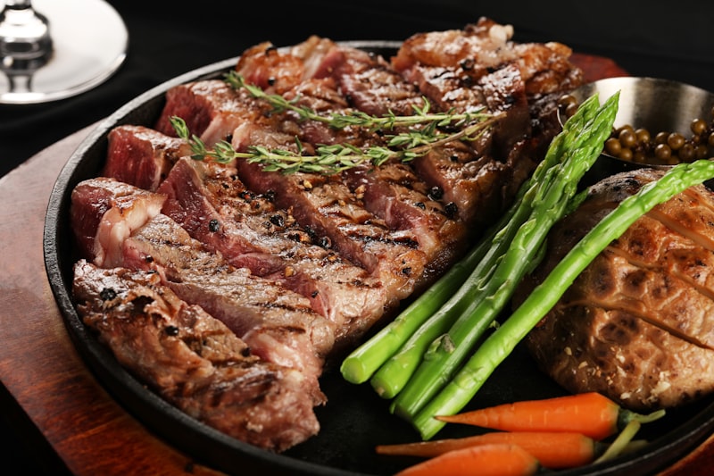 Rumpsteak (250g) mit Pommes